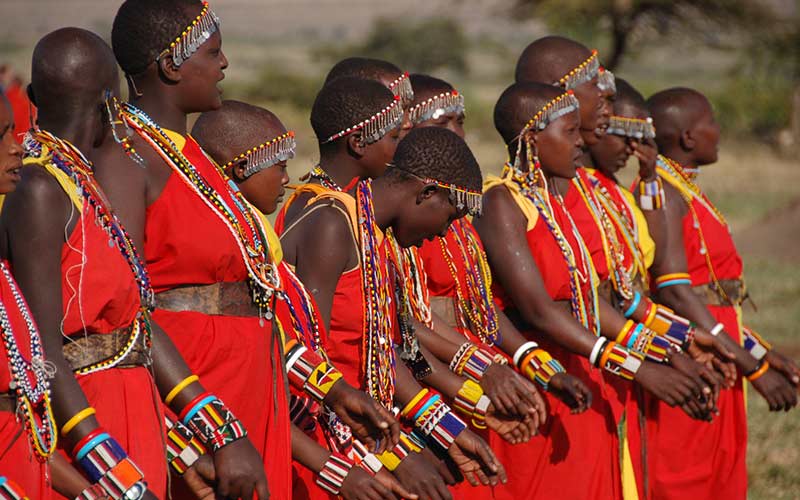 masai-mara-tribu-visitar-viaje-tanzania-autentico