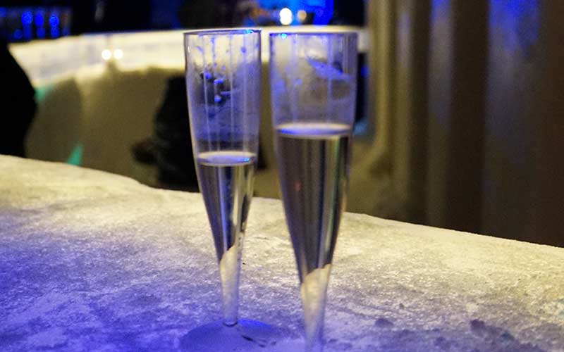 brindis-fin-de-ano-hotel-de-hielo-laponia-toast-new-years-eve-lapland