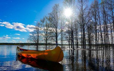 actividades-verano-fluviales-barco-canoa-rovaniemi-finlandia
